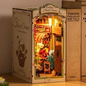 Floral Corner Book Nook Diorama